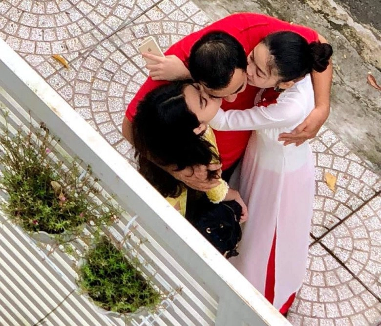 Con gái lớn phổng phao bình minh quyền linh vẫn bồng bế cưng chiều như ngày còn nhỏ - 7