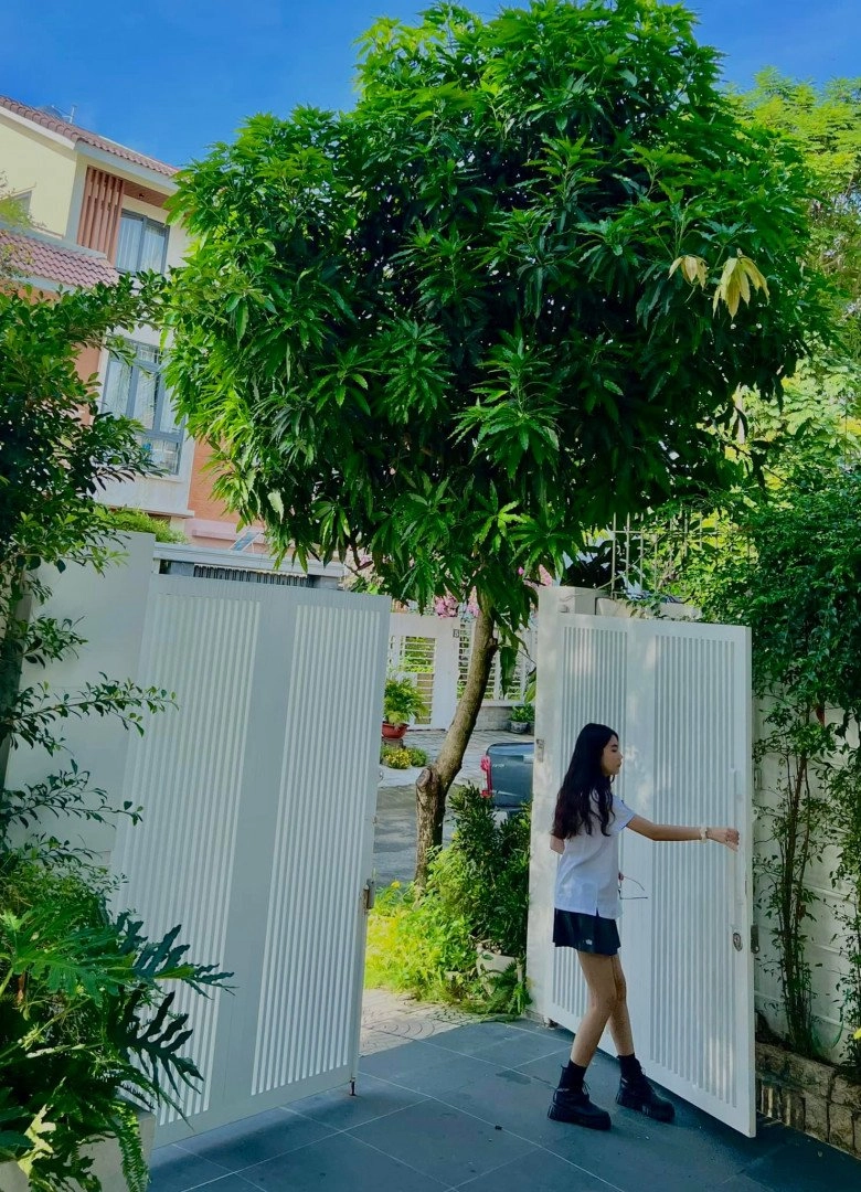 Con gái lớp 9bị soi mặc váy đồng phục ngắn ngang bắp đùi vợ quyền linh lên tiếng tránh hiểu lầm - 3