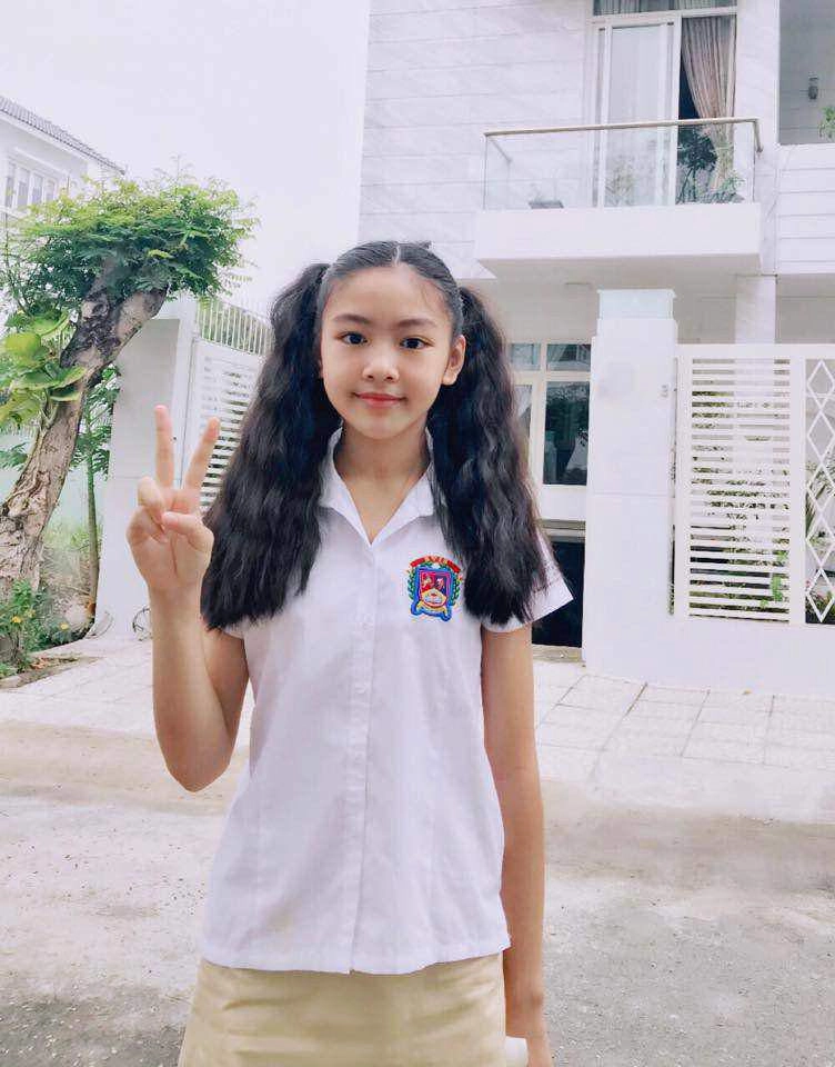 Con gái lớp 9bị soi mặc váy đồng phục ngắn ngang bắp đùi vợ quyền linh lên tiếng tránh hiểu lầm - 9