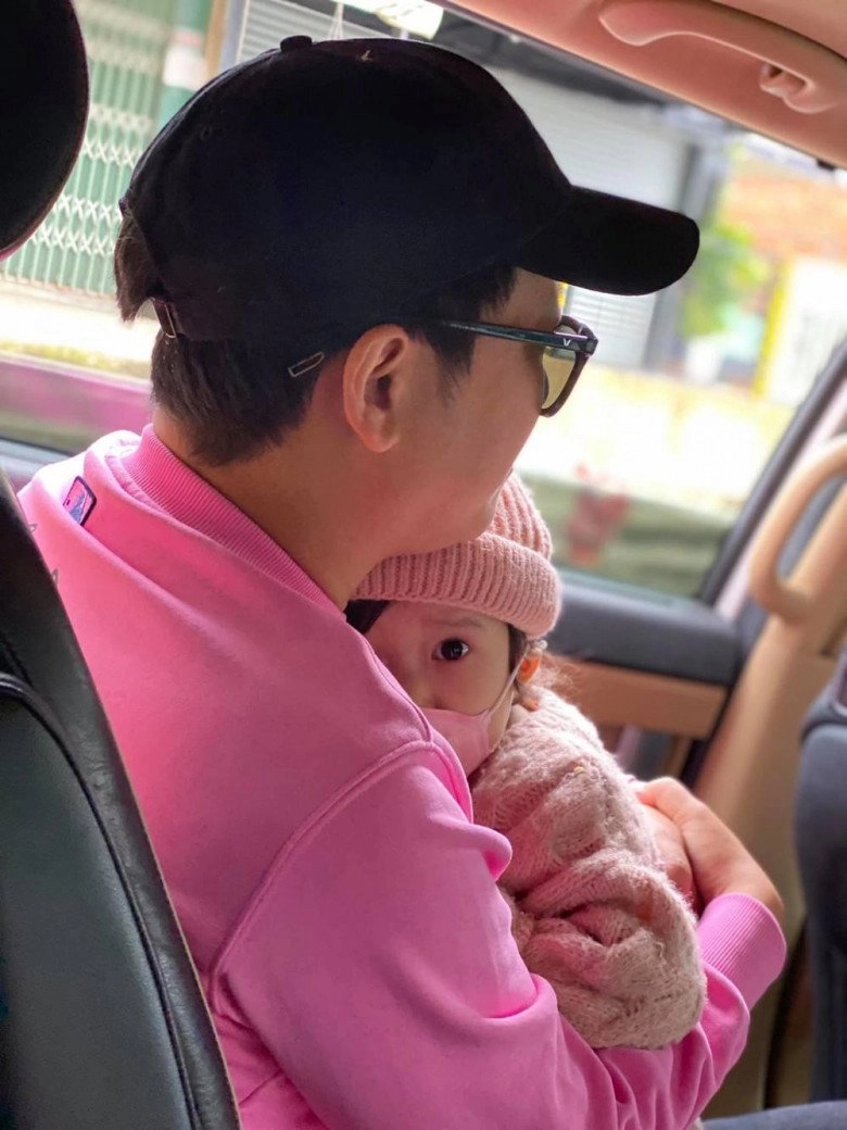 Con gái lúc nhỏ bị bệnh nhìn xót xa trường giang nhã phương phải chạy chữa khắp nơi - 12
