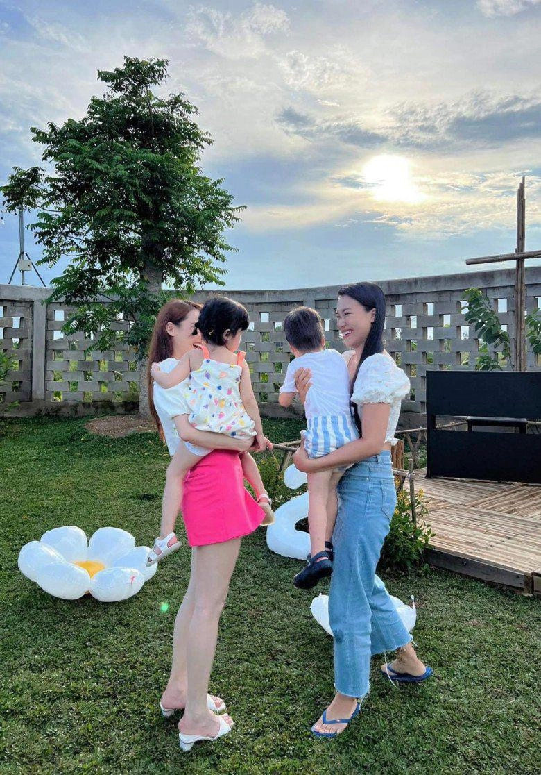 Con gái lúc nhỏ bị bệnh nhìn xót xa trường giang nhã phương phải chạy chữa khắp nơi - 13