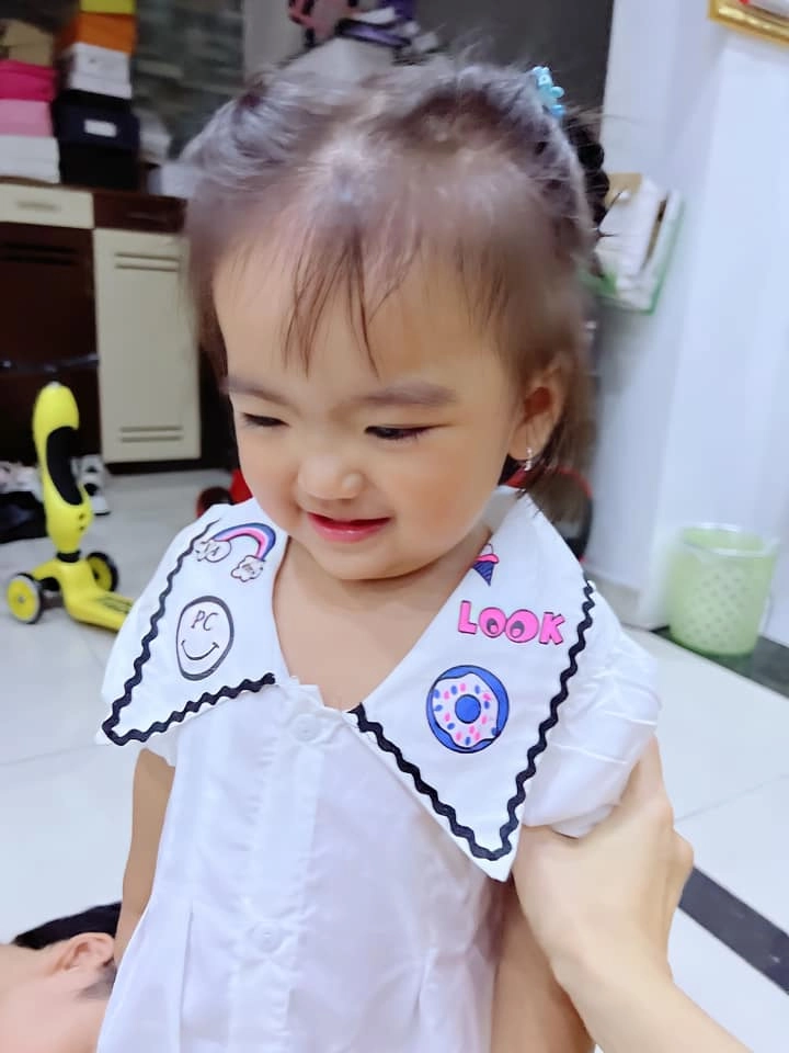 Con gái mạc văn khoa chụp ảnh thẻ mặt quá nghiêm túc nhìn sang con cường đôla ly kute đáng yêu không kém - 2
