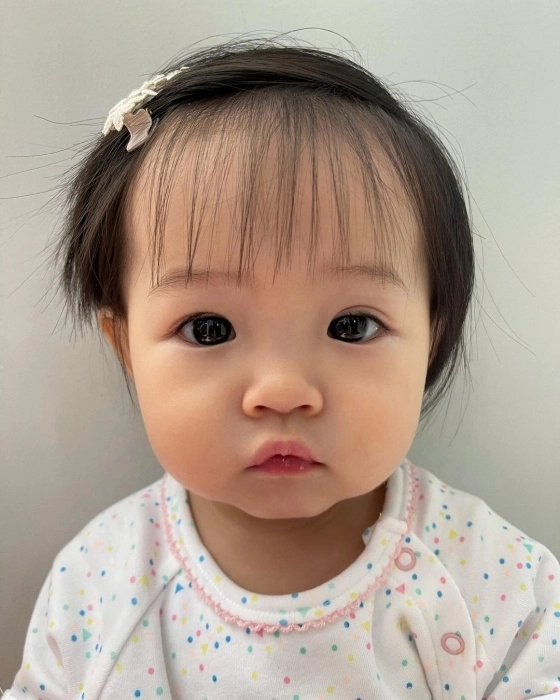 Con gái mạc văn khoa chụp ảnh thẻ mặt quá nghiêm túc nhìn sang con cường đôla ly kute đáng yêu không kém - 4