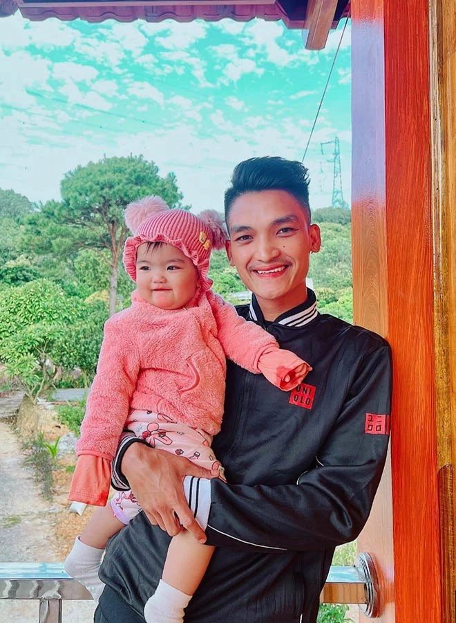 Con gái mạc văn khoa hợp đất hải dương về quê tươi hơn hoa da trắng má hồng siêu yêu - 6