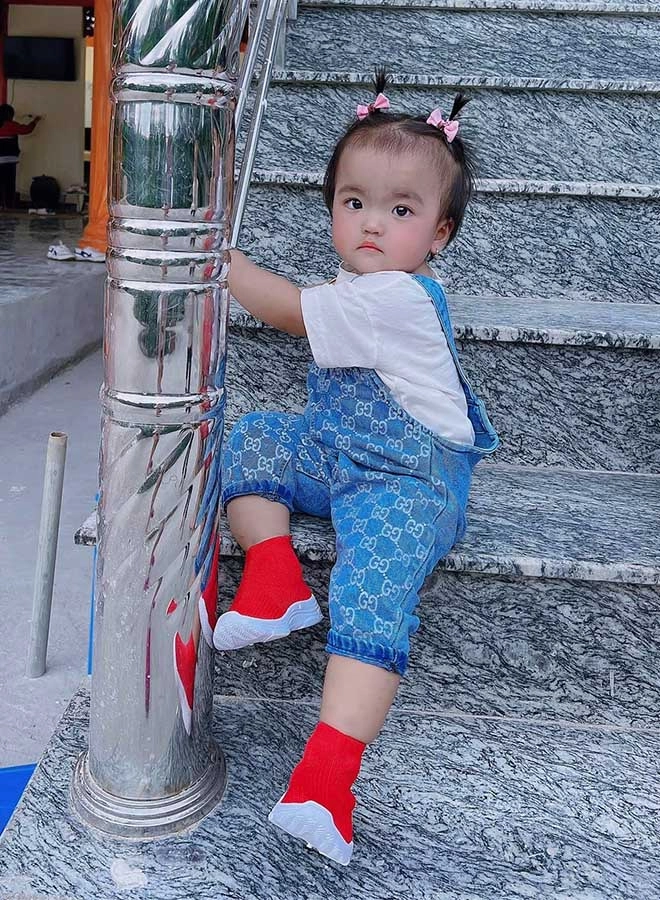 Con gái mạc văn khoa hợp đất hải dương về quê tươi hơn hoa da trắng má hồng siêu yêu - 11