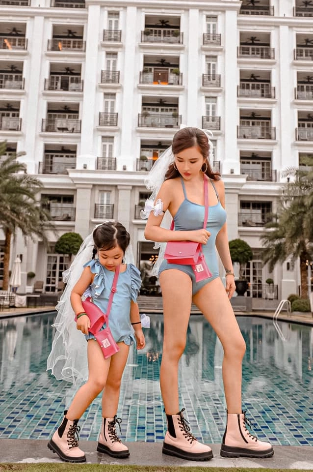 Con gái minh nhựa mới bé tí đã thích trang điểm mẹ cũng phải xin thua khoản điệu - 3