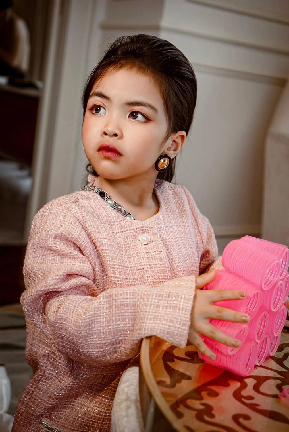Con gái minh nhựa mới bé tí đã thích trang điểm mẹ cũng phải xin thua khoản điệu - 5