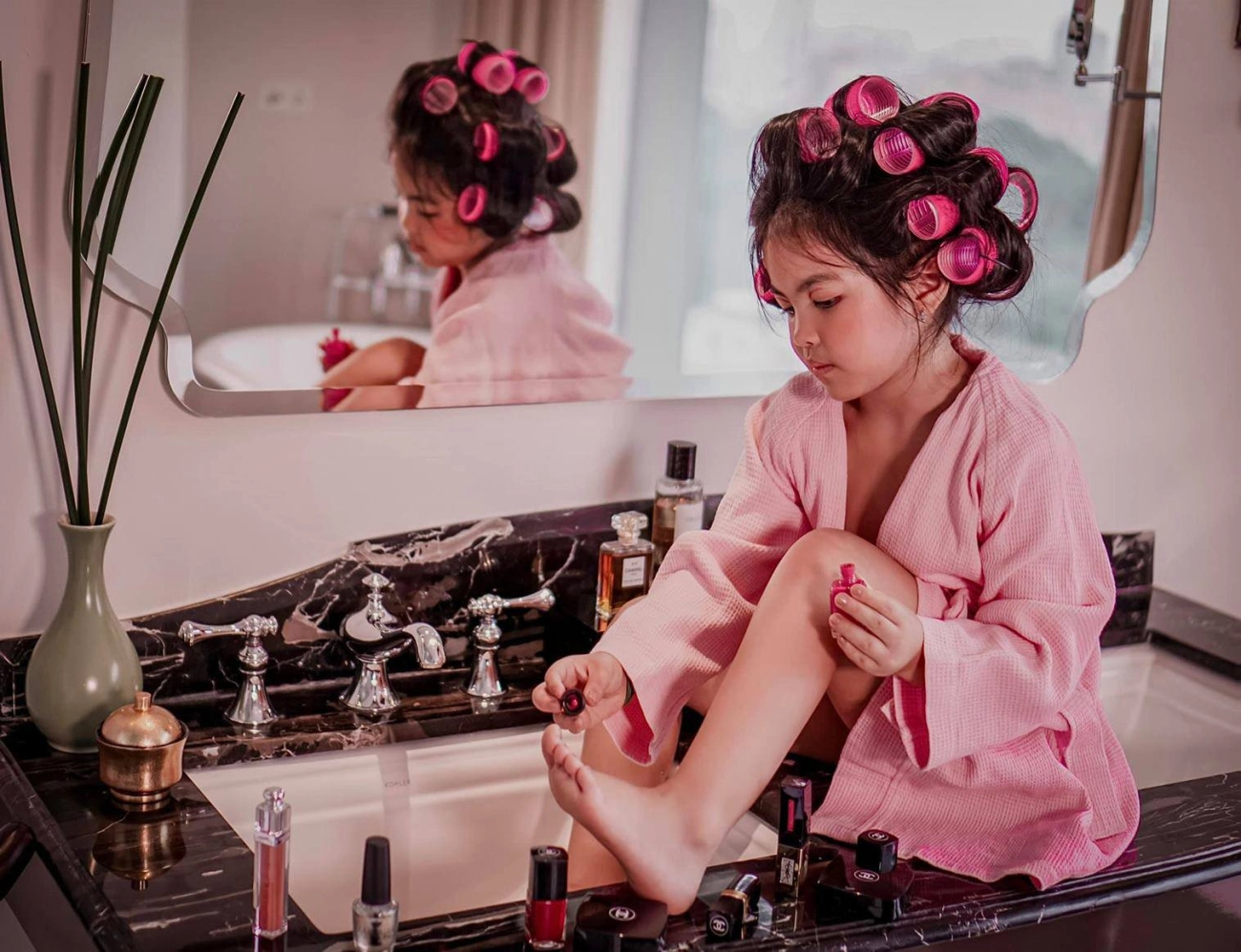 Con gái minh nhựa mới bé tí đã thích trang điểm mẹ cũng phải xin thua khoản điệu - 7
