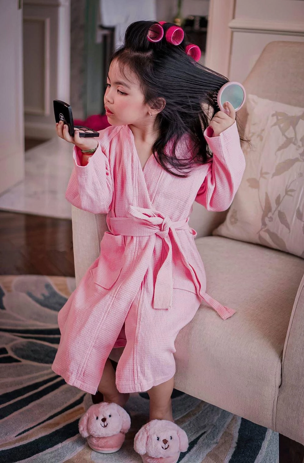 Con gái minh nhựa mới bé tí đã thích trang điểm mẹ cũng phải xin thua khoản điệu - 8