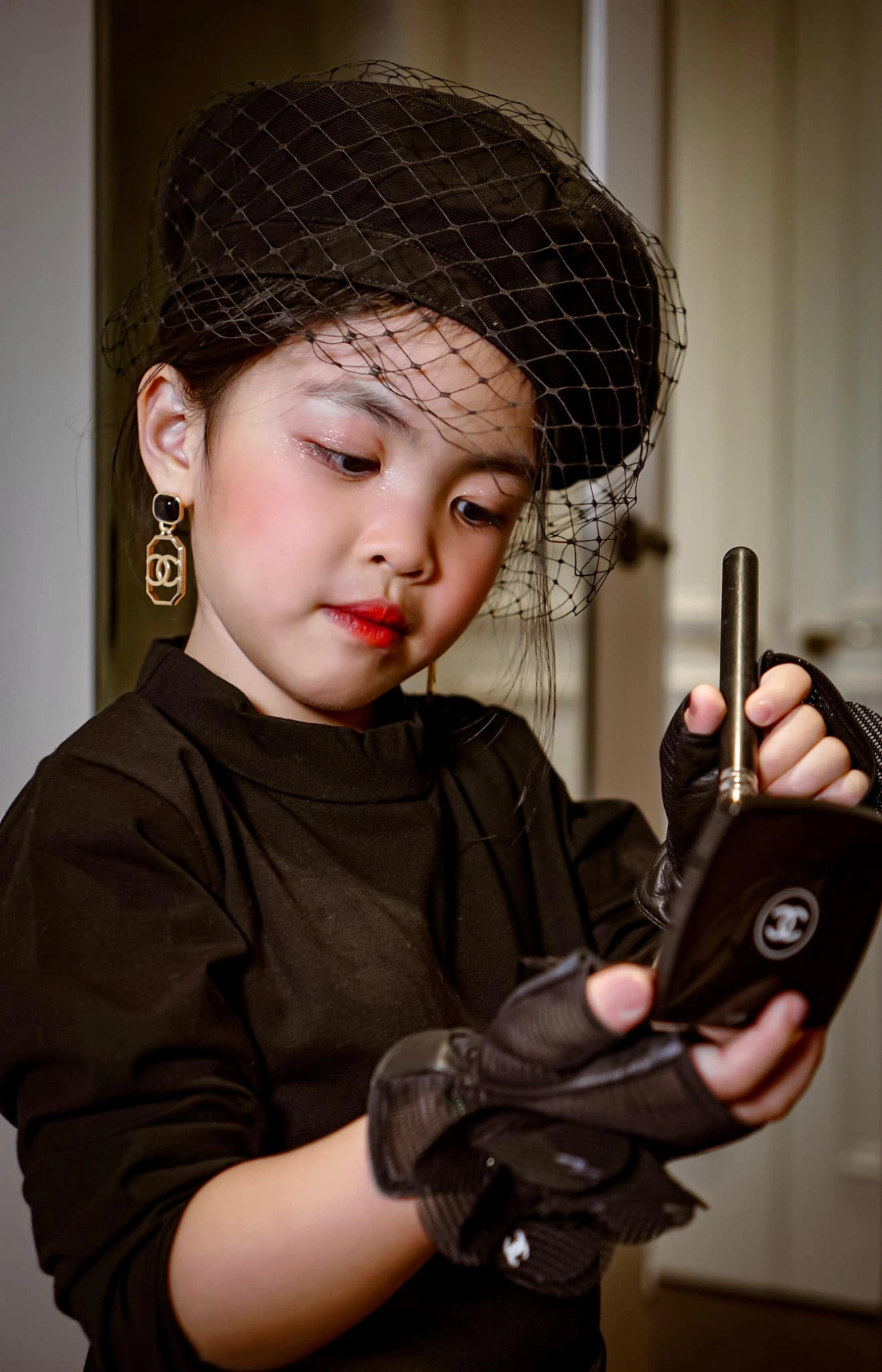 Con gái minh nhựa mới bé tí đã thích trang điểm mẹ cũng phải xin thua khoản điệu - 9