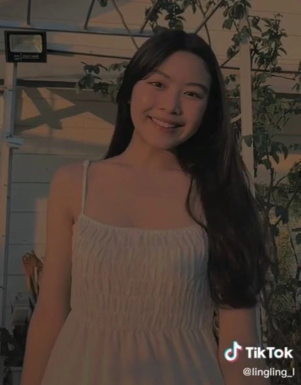 Con gai moi lon lam đieu bang son phan dien vay goi cam quyen linh khong can thiep - 10