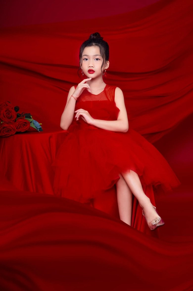 Con gái ốc thanh vân 9 tuổi xinh đẹp hệt mẹ thần thái sang chảnh như mẫu nhí - 2