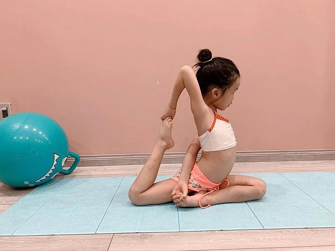 Con gái ốc thanh vân 9 tuổi xinh đẹp hệt mẹ thần thái sang chảnh như mẫu nhí - 12