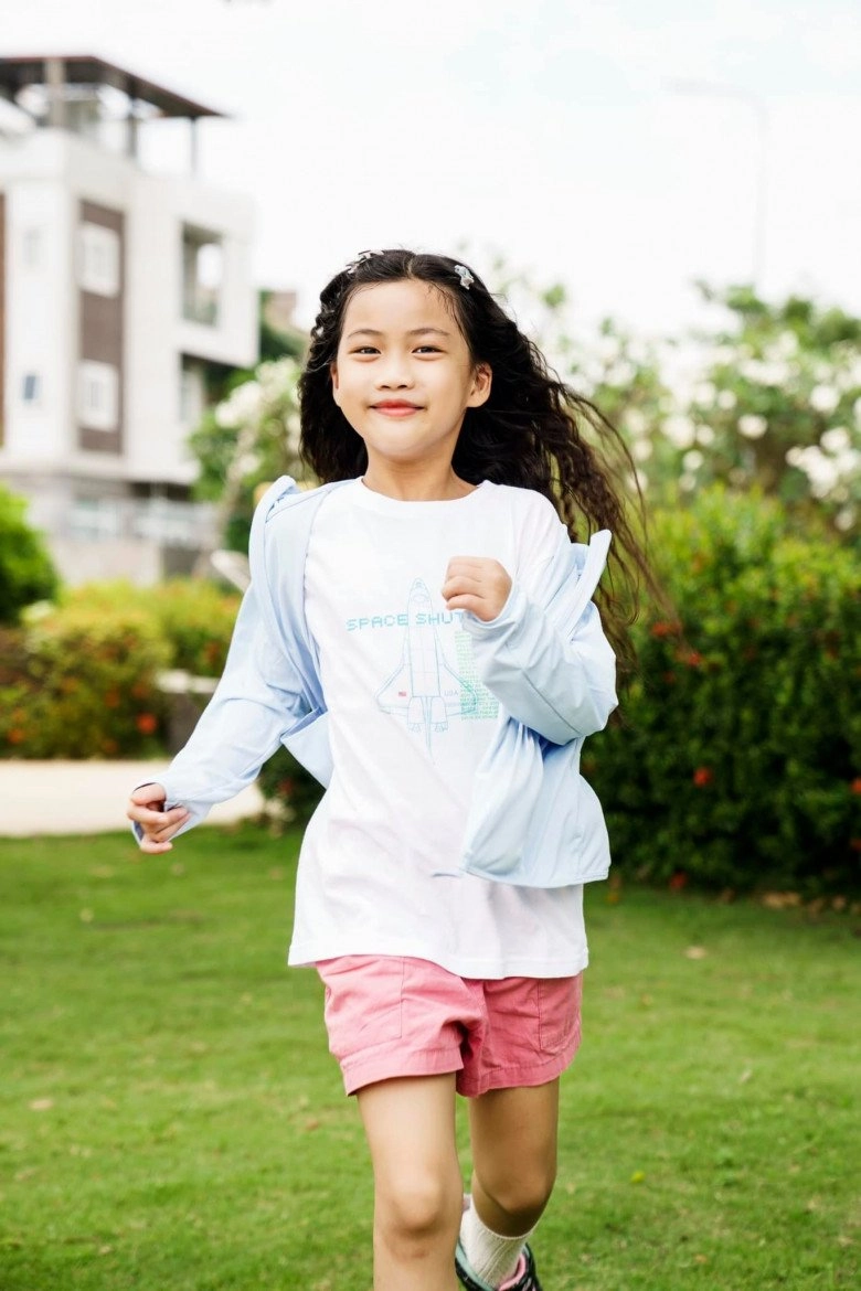 Con gái ốc thanh vân hồng đăng sở hữu chiếc lưỡi 1 người trên thế giới làm được - 2
