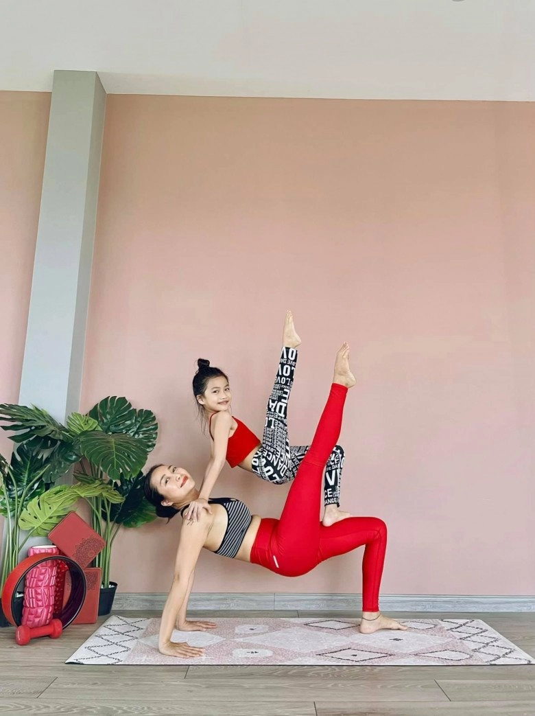 Con gái ốc thanh vân hồng đăng sở hữu chiếc lưỡi 1 người trên thế giới làm được - 4