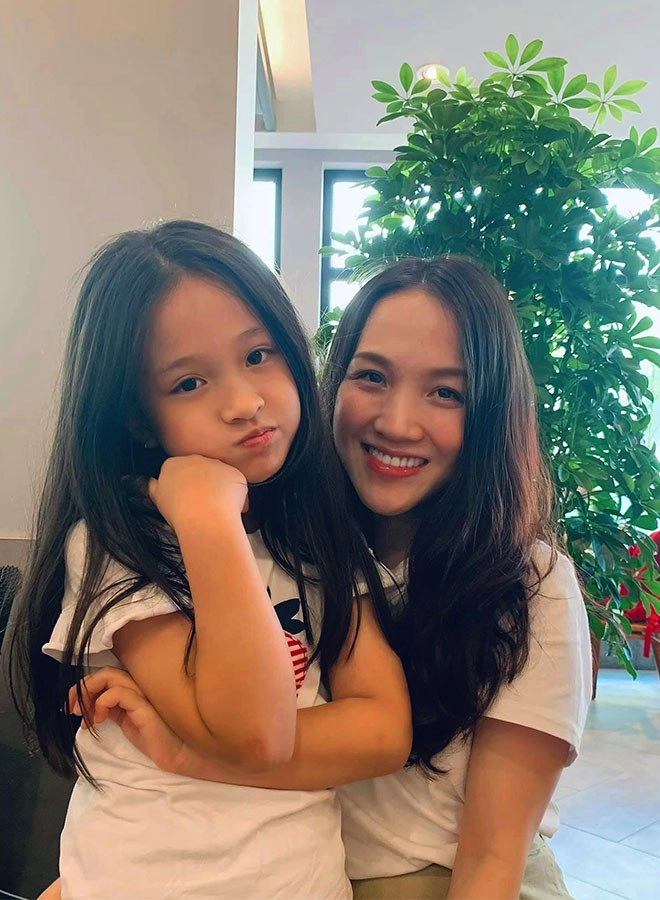 Con gái phan đình tùng xinh như hoa hậu mới 8 tuổi đã trăn trở về nhan sắc thua mẹ - 5