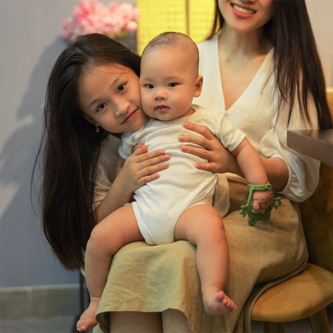 Con gái phan đình tùng xinh như hoa hậu mới 8 tuổi đã trăn trở về nhan sắc thua mẹ - 6