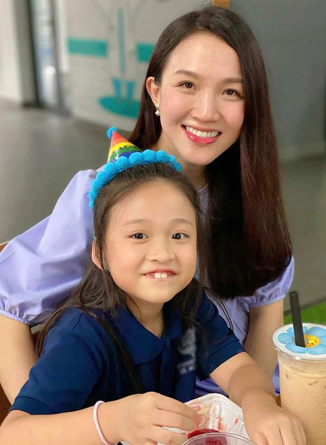 Con gái phan đình tùng xinh như hoa hậu mới 8 tuổi đã trăn trở về nhan sắc thua mẹ - 9