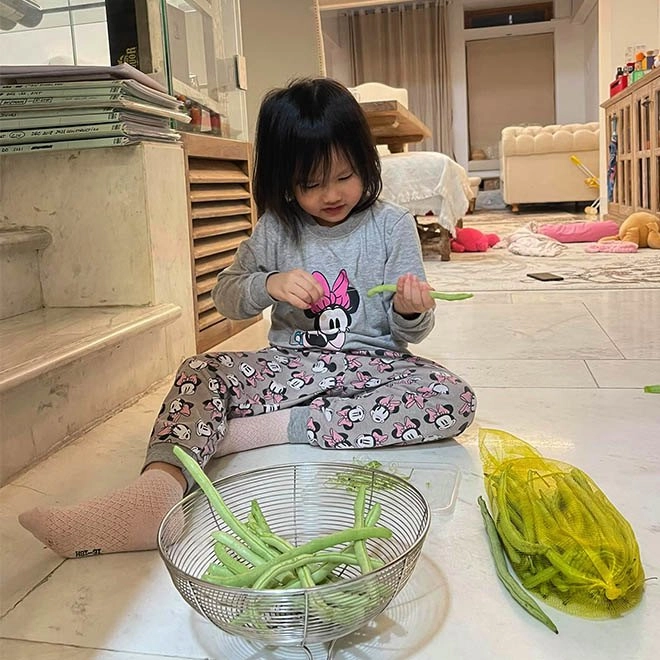 Con gái phan như thảo ăn toàn món ngon vật lạ vẫn gầy 5 tuổi lần đầu biết đói - 5