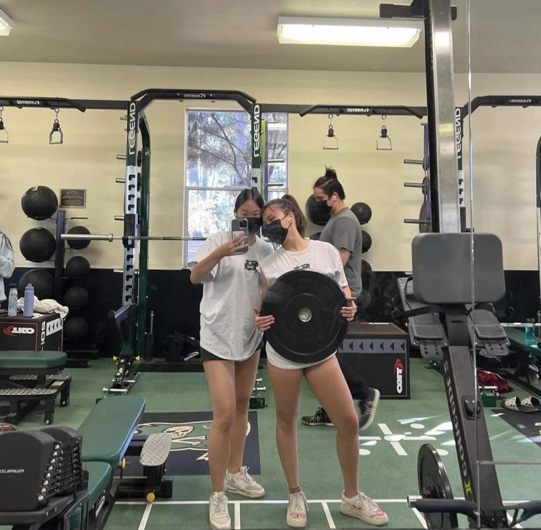 Con gái phượng chanel đi tập gym ở mỹ mặc giấu quần lấp ló bộ phận chuẩn con nhà nòi - 3