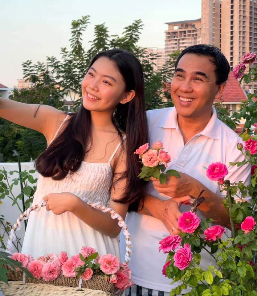Con gái quyền linh tuổi 17 trang điểm nhẹ nhàng xinh như hoa chiều cao chuẩn hoa hậu - 4