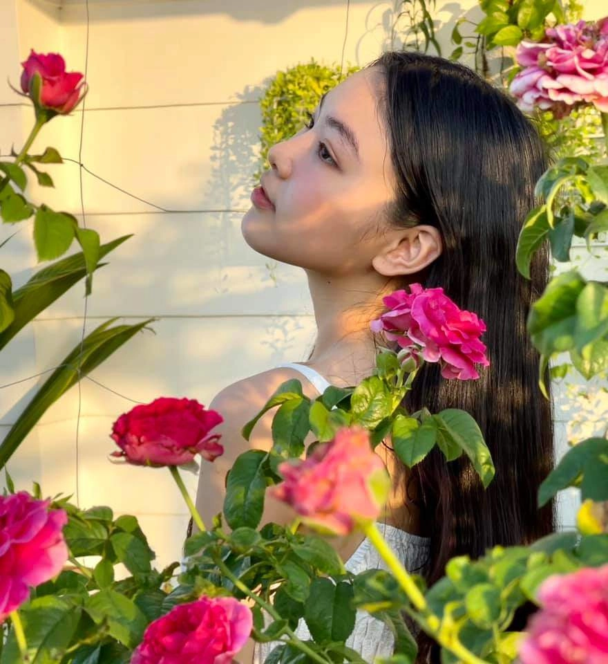 Con gái quyền linh tuổi 17 trang điểm nhẹ nhàng xinh như hoa chiều cao chuẩn hoa hậu - 7