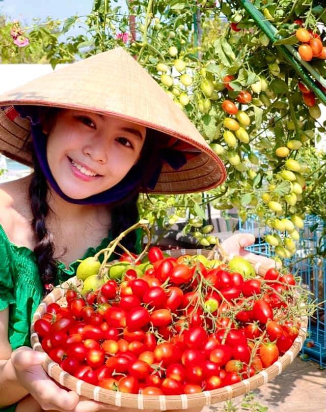 Con gái quyền linh tuổi 17 trang điểm nhẹ nhàng xinh như hoa chiều cao chuẩn hoa hậu - 11