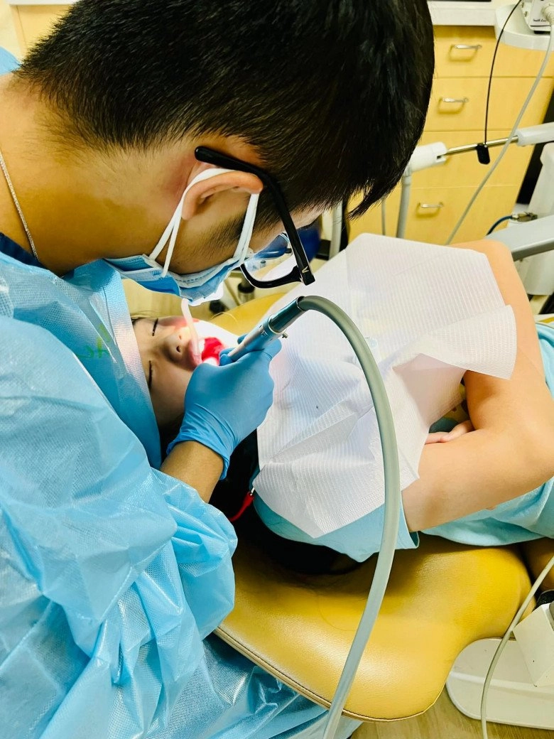 Con gái thúy nga quyền linh xin bố mẹ đừng đăng hình vì bị bạn học chọc ghẹo bàn tán - 2