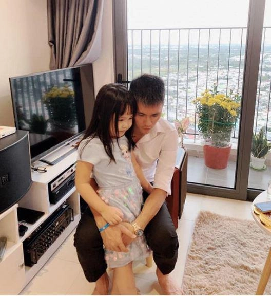 Con gái thủy tiên công vinh 9 tuổi thướt tha như thiếu nữ thân thiết với em gái - 3