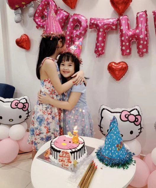 Con gái thủy tiên công vinh 9 tuổi thướt tha như thiếu nữ thân thiết với em gái - 5