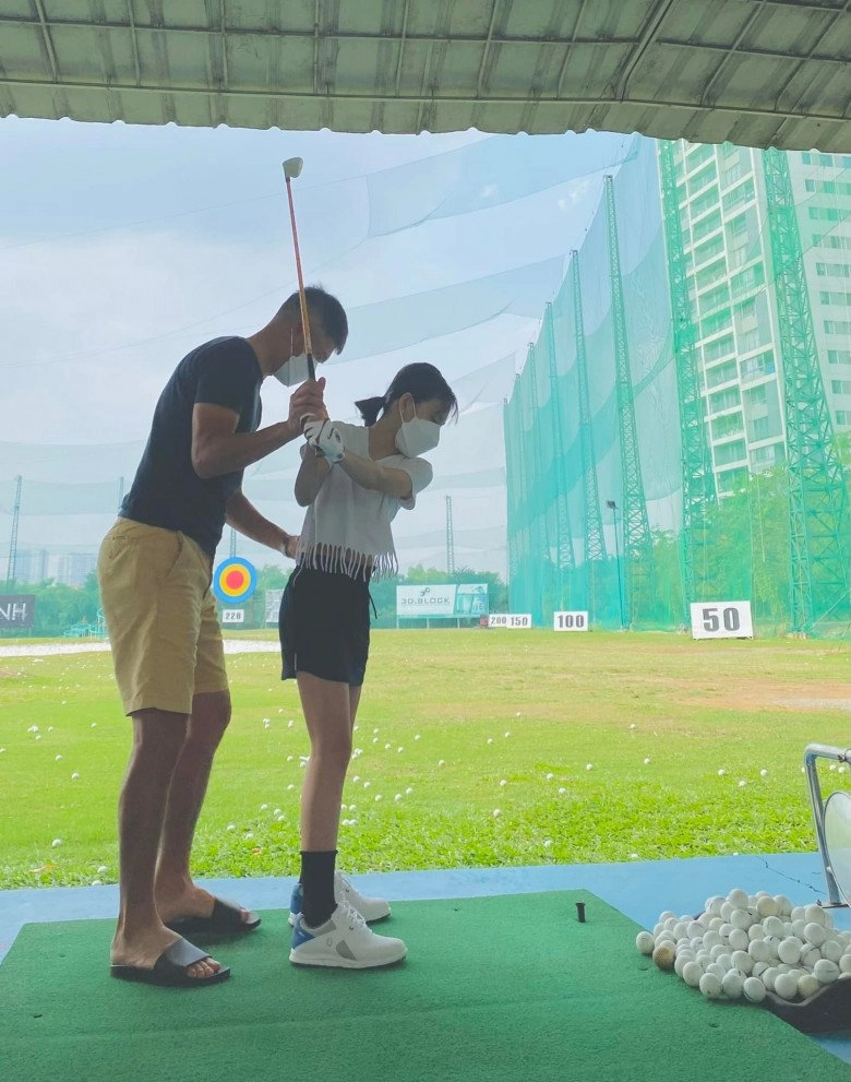 Con gái thủy tiên công vinh 9 tuổi thướt tha như thiếu nữ thân thiết với em gái - 7