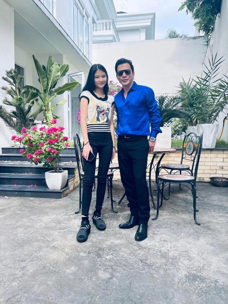 Con gái trần bảo sơn nổi bật khi chụp cùng bố mặt xinh chân dài hệt mẹ - 4