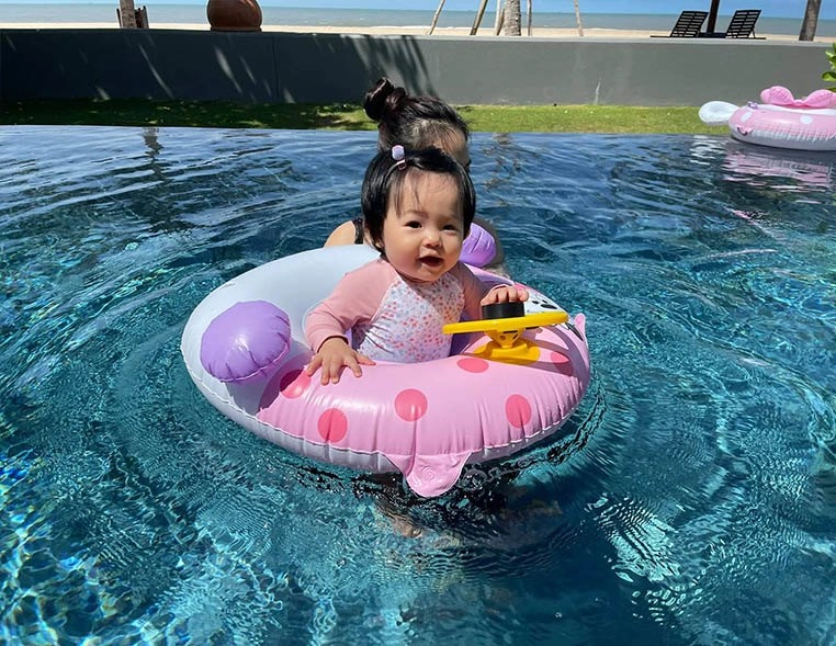 Con gái tròn 1 tuổi đàm thu trang công khai loạt ảnh hiếm cho thấy suchin giống hệt cường đôla - 10