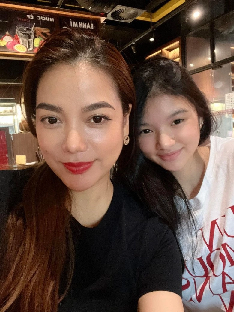 Con gái trương ngọc ánh 14 tuổi để mặt mộc đọ sắc một chín một mười với mẹ mỹ nhân - 3
