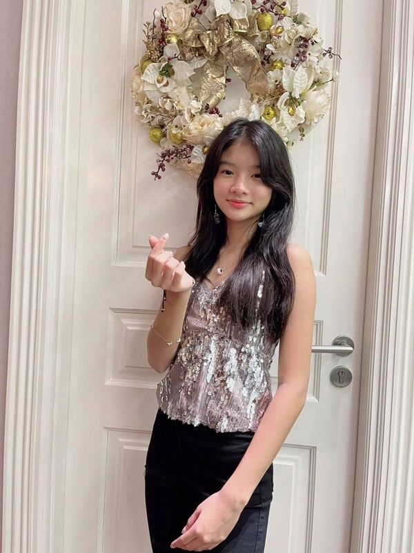 Con gái trương ngọc ánh để mặt mộc đẹp thế này bảo sao thường được khuyên đi thi hoa hậu - 1