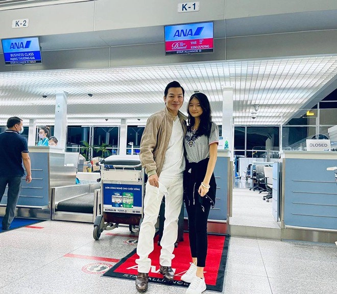 Con gái trương ngọc ánh sành điệu trên đất mỹ mặc đồ hiệu đắt tiền chụp ảnh ở phố sang - 10