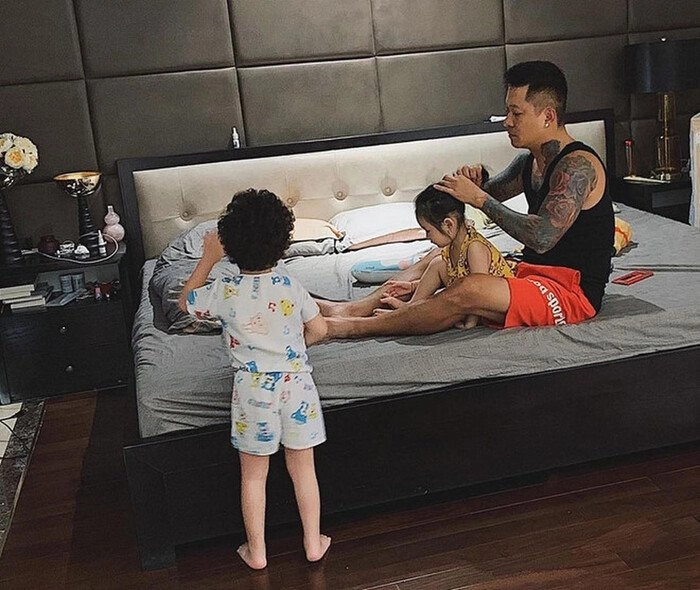 Con gái tuấn hưng trổ nét mỹ nhân giống mẹ mong bố nhiều tiền và gia đình mãi bên nhau - 12