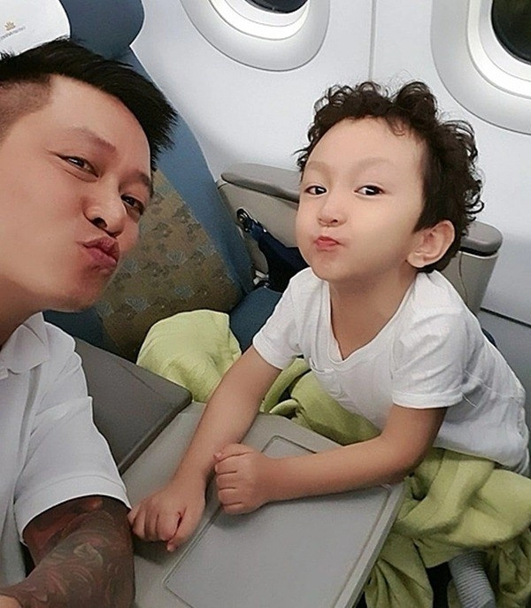 Con gái tuấn hưng trổ nét mỹ nhân giống mẹ mong bố nhiều tiền và gia đình mãi bên nhau - 13