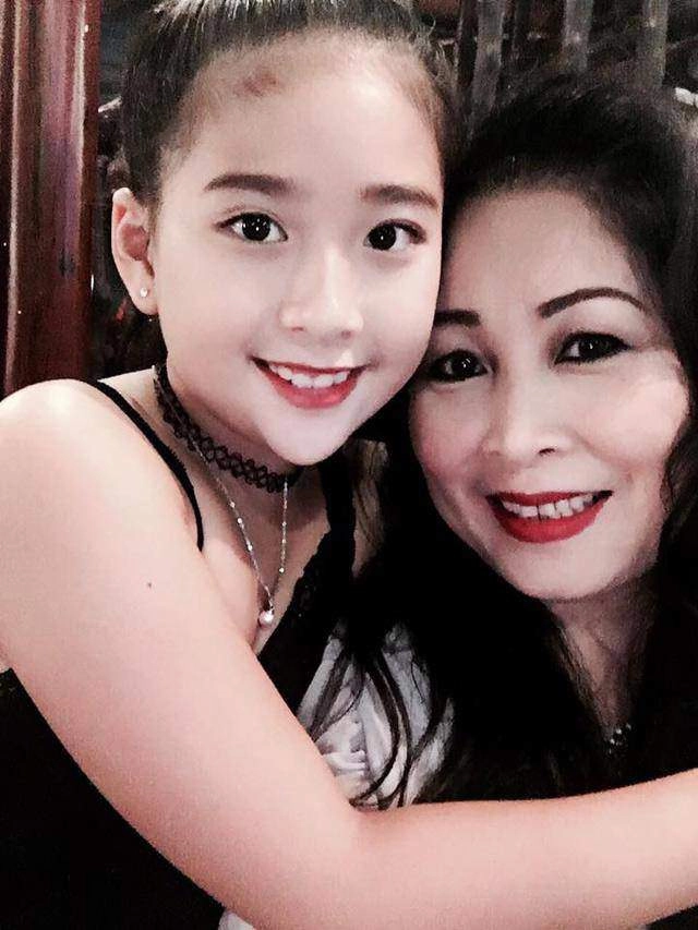 Con gái út nsnd hồng vân nổi tiếng đẹp tựa hotgirl thay đổi với diện mạo tuổi 15 - 1