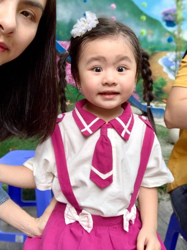 Con gái vào lớp 1 vẫn quá vô tư vân trang thì lo đến không ngủ được - 2