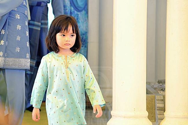 Con gái vuamalaysia được 32 triệu dân yêu mến vì biểu cảm quá đáng yêu càng lớn càng xinh - 8