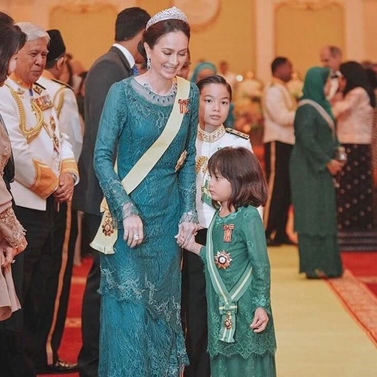 Con gái vuamalaysia được 32 triệu dân yêu mến vì biểu cảm quá đáng yêu càng lớn càng xinh - 15
