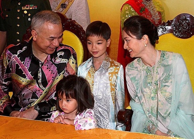 Con gái vuamalaysia được 32 triệu dân yêu mến vì biểu cảm quá đáng yêu càng lớn càng xinh - 16