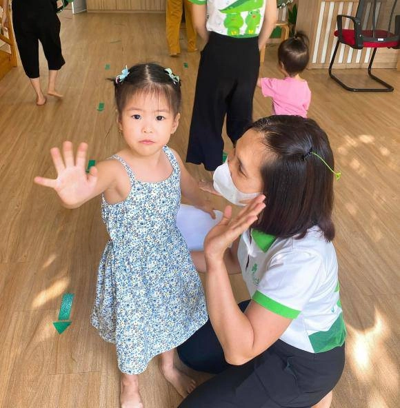 Con hồ ngọc hà đi mẫu giáo 2 tháng đã không còn khóc rất tự lập ở trường - 16