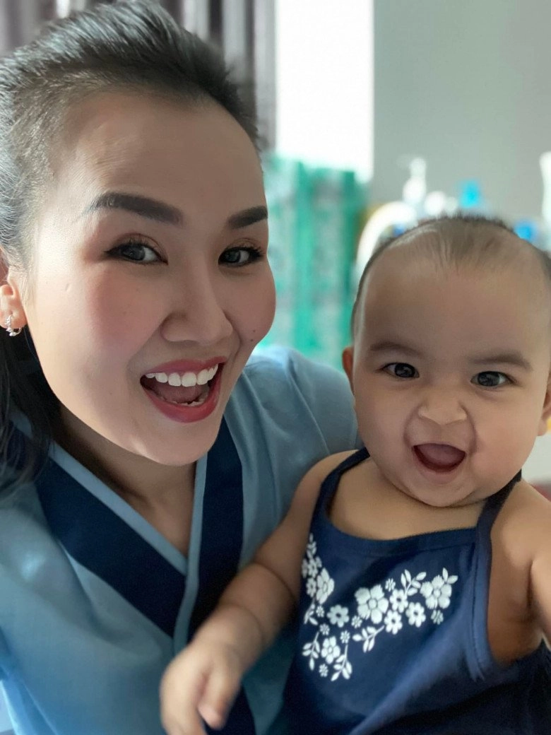 Con lai ấn võ hạ trâm ngủ từ 9h30 tối đến sáng bảo sao bé bụ bẫm thông minh - 1