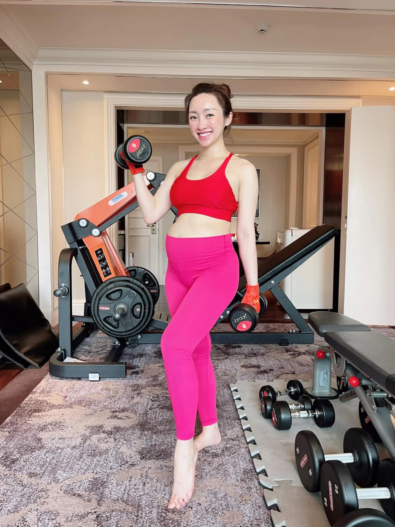 Con mới đầy tháng bà xã kém 16 tuổi của chi bảo đã về dáng eo ót bắp tay gọn - 10