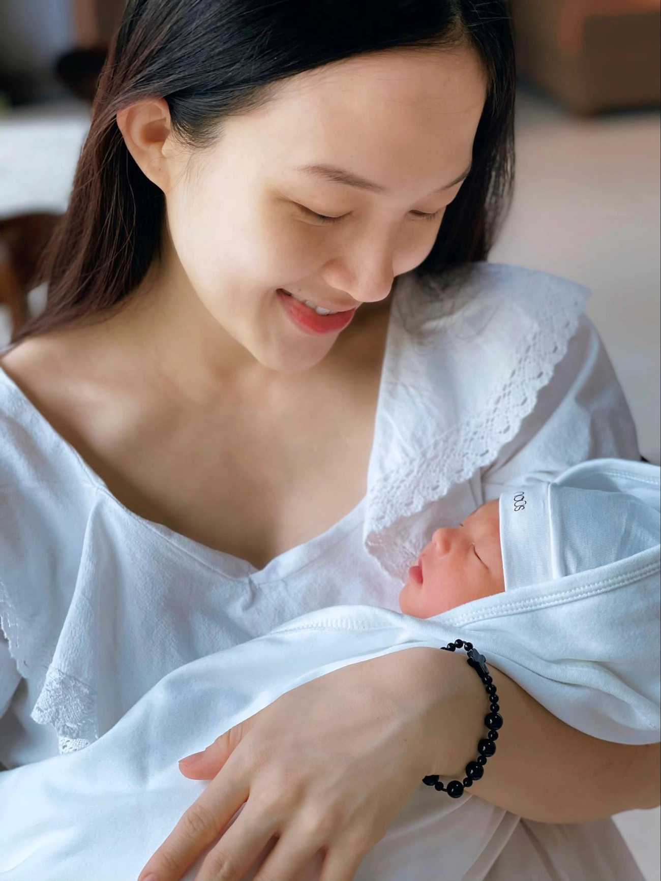 Con phan đinh tùng chào đời làm bệnh viện náo loạn giờ 6 tháng bố khen đẹp như angelina jolie - 3