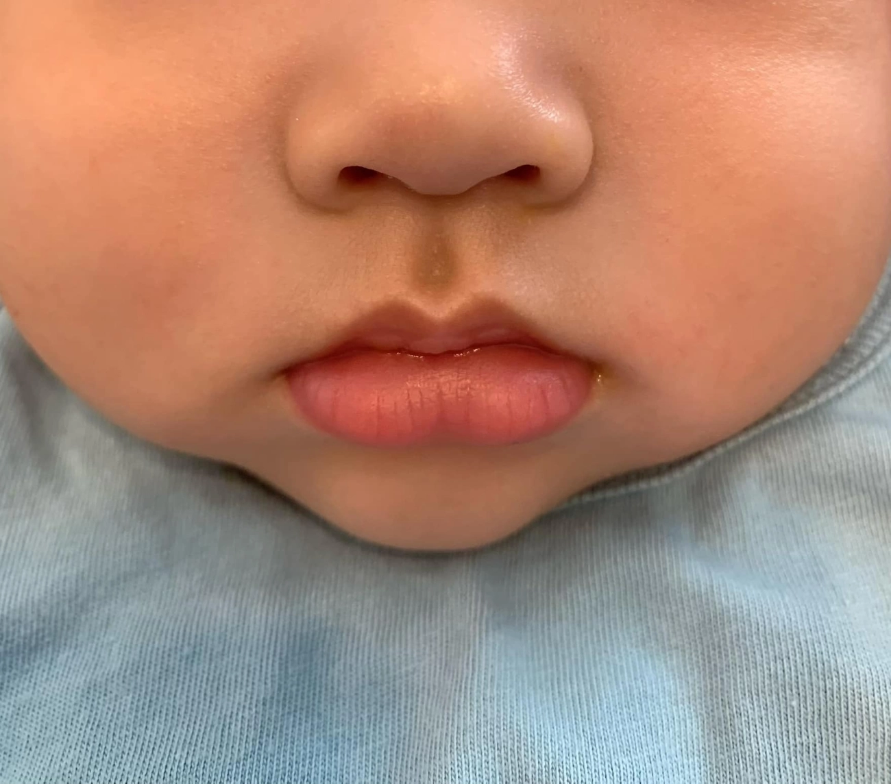 Con phan đinh tùng chào đời làm bệnh viện náo loạn giờ 6 tháng bố khen đẹp như angelina jolie - 7