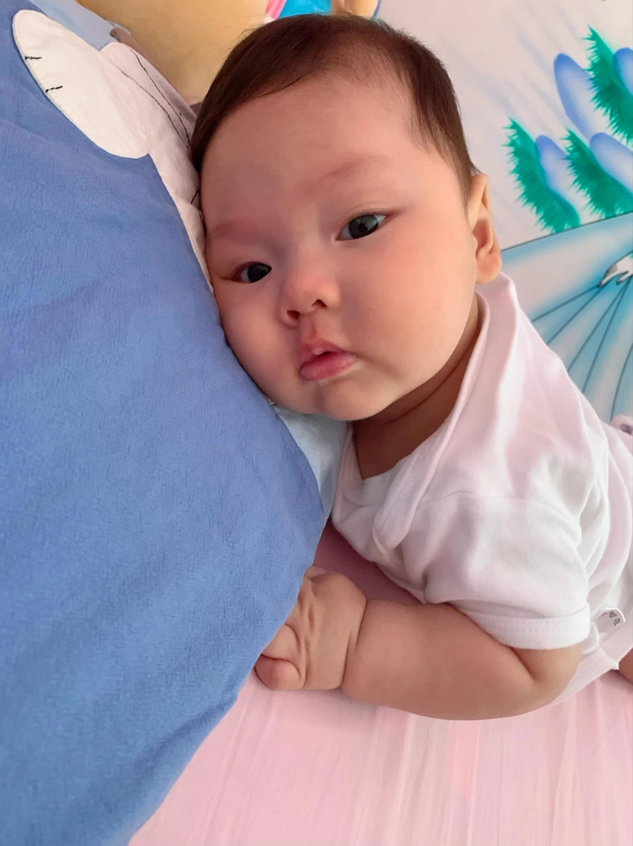 Con phan đinh tùng chào đời làm bệnh viện náo loạn giờ 6 tháng bố khen đẹp như angelina jolie - 10