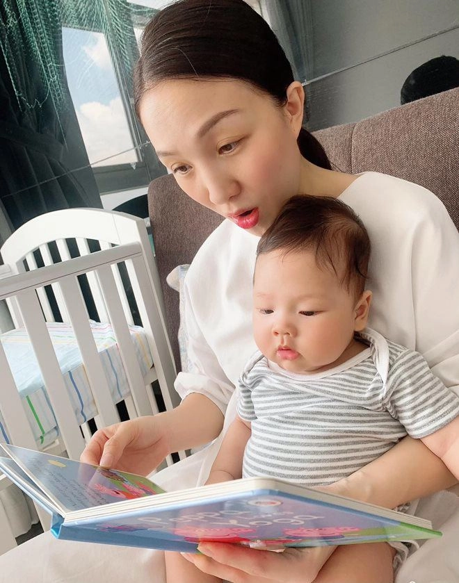 Con phan đinh tùng chào đời làm bệnh viện náo loạn giờ 6 tháng bố khen đẹp như angelina jolie - 11